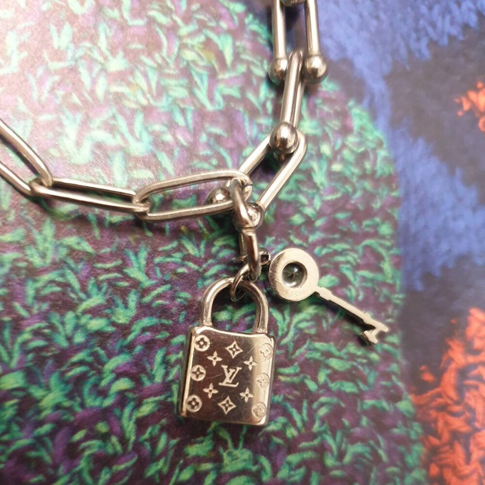 Women Silver Metal Chain Lock and Key Charms Bracelet Fashion Design Jewelry